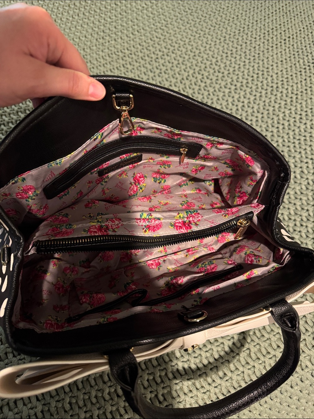 Betsey Johnson Black Satchel with Oversized White Bow - Picture 4 of 6